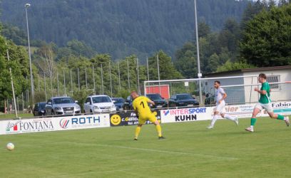 Giulio Tamburello ist durch und lässt Keeper Thorsten Vogt bei seinem dritten Treffer zum 3:5 Endtstand keine Chance