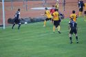 Gleich steht es 1:1, Jonthan Benz (Nr. 5, verdeckt von Nr. 7, Stefan Teufel) schießt zum Ausgleich ein. Gürkan Balta (Nr. 14) und Patrick Schmidt (Nr. 7) beobachten die Szene.