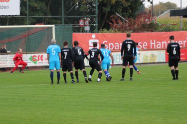 Keine Chance hat Keeper Schmieder beim 1:0 durch Mohamed Houha