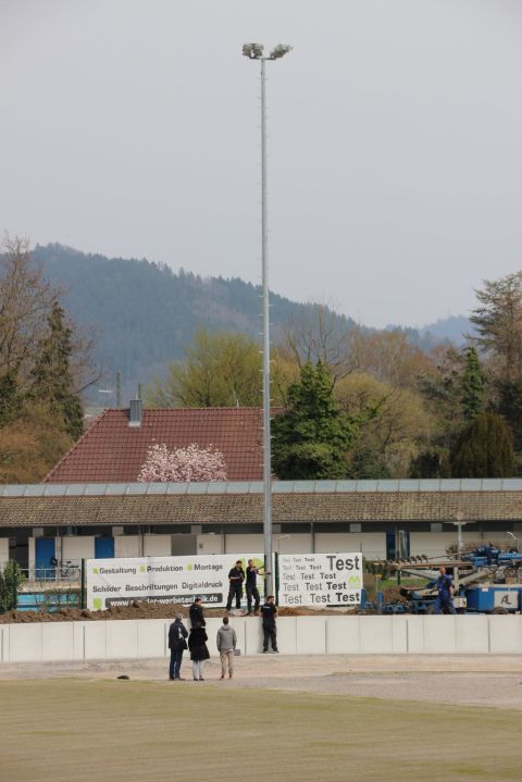 Die Höhe der Masten beträgt 18 Meter