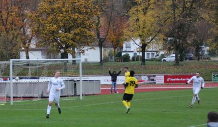 Luka (li.) hat zum 1:1 ausgeglichen. Hinten ein jubelnder Papa Silzer, rechts Giulio