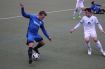 Der Haslacher Fabian Hauer (am Ball) machte ein starkes Spiel. Hier versucht Marius Kern ihn zu bremsen.