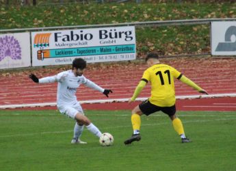 Der quirlige Joel Silzer (li.) tanzt Fabian Seber aus