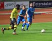 Der starke Anicet Eyenga beschäftigt hier Mario Braig und David Favara (v.l.n.r.), kann sich aber nicht entscheidend durchsetzen.