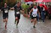 Nach 10 km glücklich und freudestrahlend auf der Zielgeraden - geschafft!