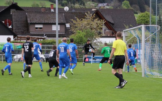 Kein Glück hatte auch Nico Haas, der am kurzen Pfosten an den Ball und zum Schuss kam