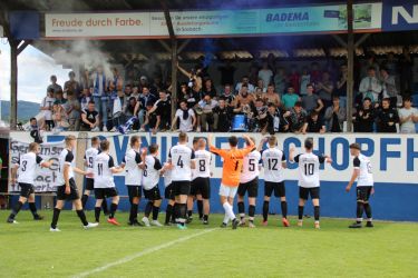 Die Tribüne wartet auf ihre Stars