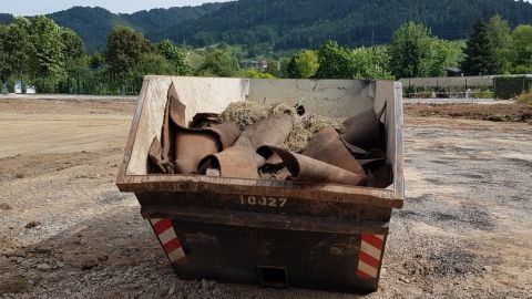 Dafür zählen die Anlaufbahnen der Leichtathleten zum Sondermüll