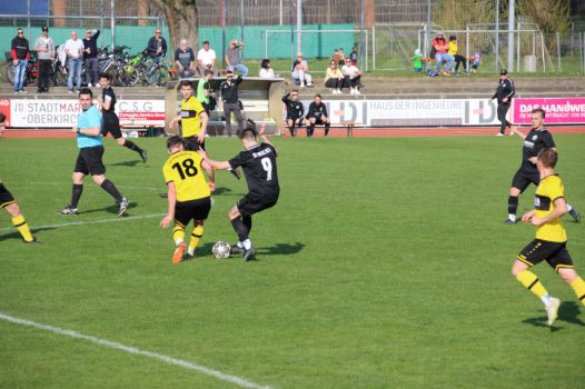 Zu oft wurde der SVH im Spielaufbau bereits im Mitteldfeld, wie hier Joel Silzer, gestoppt