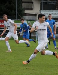 Der SVH war läuferisch gut unterwegs, so wie hier Fabio Bächle (im Hintergrund links) und Torschütze Jonathan Benz (vorne)
