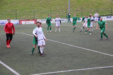 Ahmet ist back und ruht sich am Gegenspieler aus