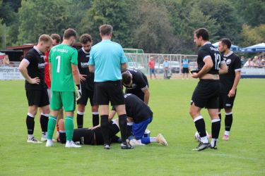 ...der sich vermutlich schwerer verletzt hat und in Minute 70 ausgewechselt wurde.