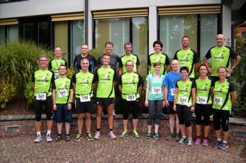 Das Bild zeigt die SVH-Laufgruppe, nur wenige Minuten vor dem Startschuss.