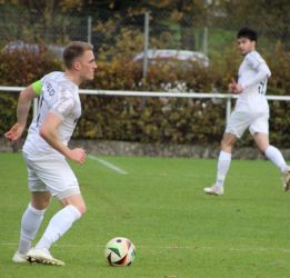 Haslach's Spielführer Max Armbruster verlieh mit seinem umsichtigen Spiel dem SV Haslach viel Sicherheit