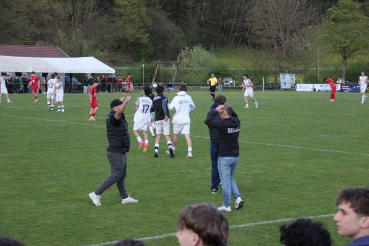 Schlusspfiff: Erleichterung bei den Trainern