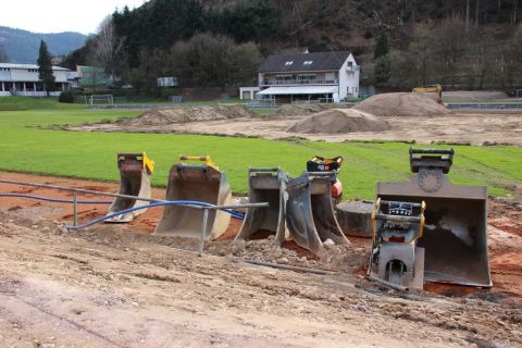 Dafür hat man das Spielfeld schon auf weiten Teilen abgegrast