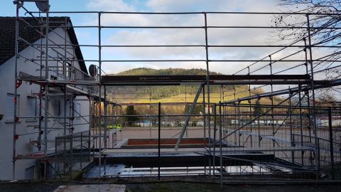 Das Gerüst steht, der Aufbau kann beginnen