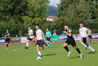 Giulio Tamburello (am Ball) mit einem Sturmlauf auf das gegnerische Tor