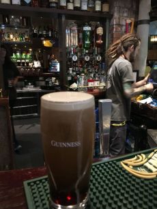 Aber vorher noch eine Stärkung - ein leckeres Guinness zum Frühstück.