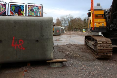 Danach geht es weiter über den Skaterpark zum Friedhof