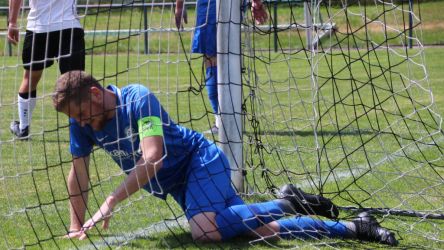 Markus Hansmann lag in seinem Abschiedsspiel im Netz, der Ball leider nicht