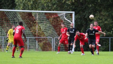 Sogar Innenverteidiger Marco Müller beschäftigt die gegnerische Abwehr