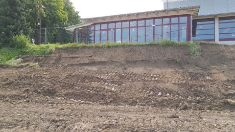 Überraschung: Der ehemalige unter der Eichenbachsporthalle liegende Schuttplatz zeigt keine Hinterlassenschaften