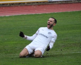 Jubelnder Italiener, Giulio hat zum 2:1 getroffen
