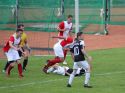 Dicke Luft vor dem Ettenheimer Tor, ein Haslacher am Boden. Doch Markus Hansmann (10) und die Gegenspieler erwarten schon den Nachschuss.